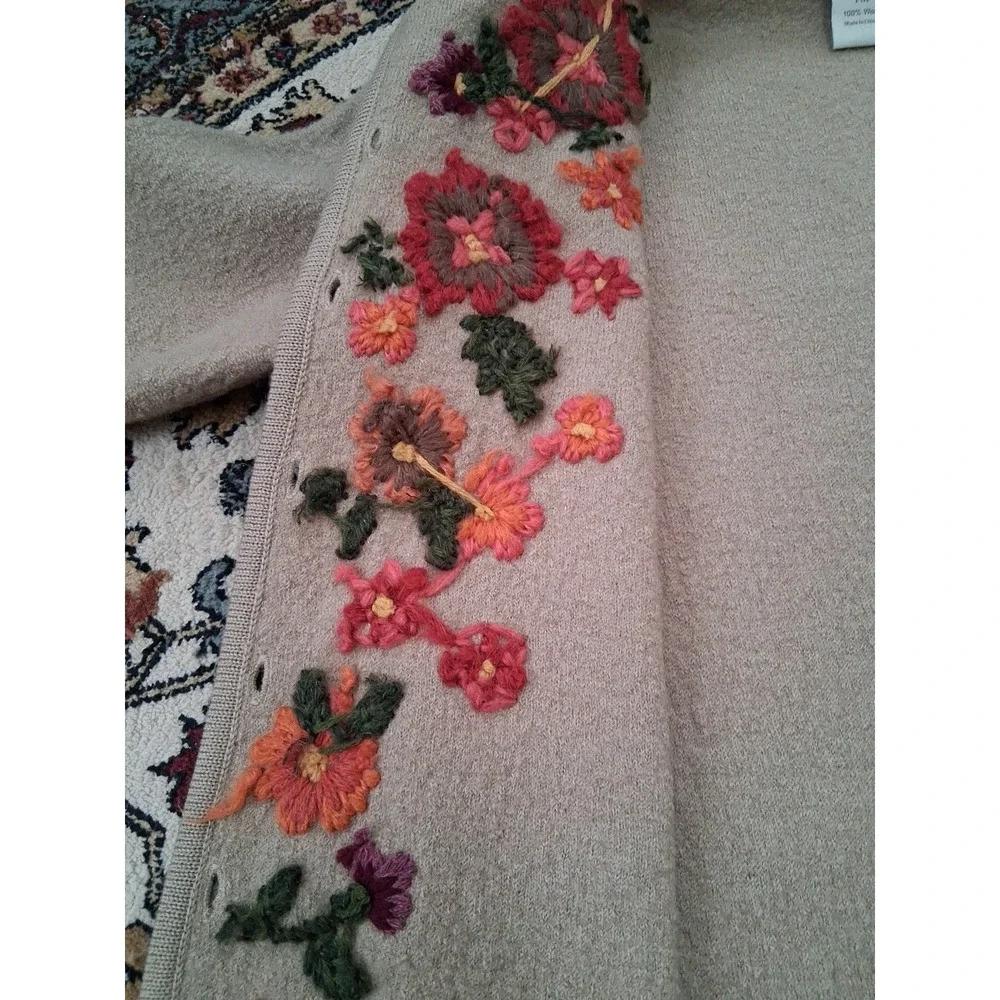 vintage 100 % Wool.Appleseed's Petites floral embroidered cardigan. P M . - Picture 12 of 14